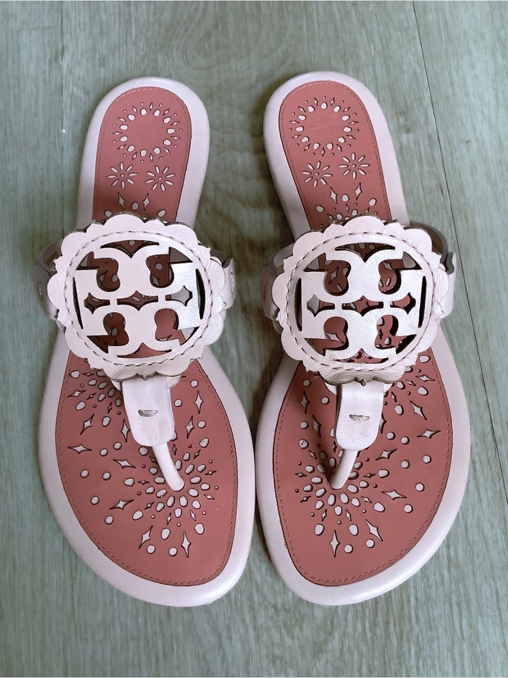 Tory Burch Miller Scallop Seashell Pink Leather Thong Sandals Size 5.5 - Picture 3 of 7